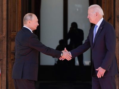 "Los ataques contra la democracia no serán tolerados", advierte Biden a Putin