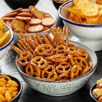 Harinas, sodio y picos de glucosa: qué hay detrás de algunos alimentos salados
