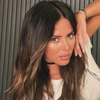 Dos pisos y un jardín con vista al lago: así es por dentro la casa que Karina Jelinek comparte con su pareja, Flor Parise