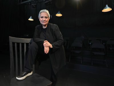 En plena actividad, la actriz Adriana Barraza celebra 50 años de carrera