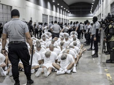 Juez cuestiona al gobierno de Trump por ignorar su orden de regresar vuelos con deportados