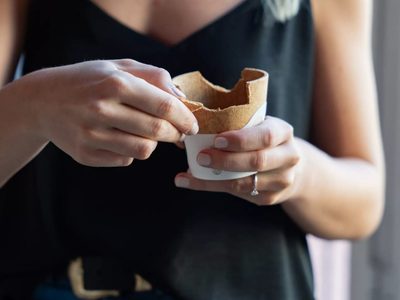 Vasitos comestibles para el café: cómo hacer en casa esta delicia de las cafeterías más chic que se hizo viral