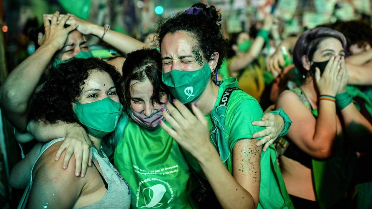 Emoción en las calles por la aprobación de la IVE. Fuente: (Twitter)