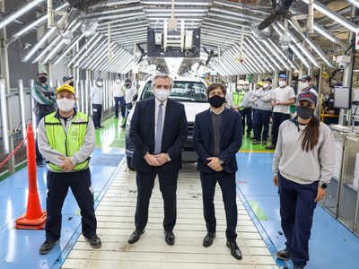 Tras la visita de Fernández en Toyota, detectan un caso positivo de coronavirus