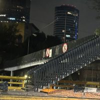 Cuelgan cuerpo de un hombre en puente de Circuito Interior