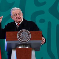 "Un asunto escandaloso", así calificó AMLO la boda de Santiago Nieto en Guatemala
