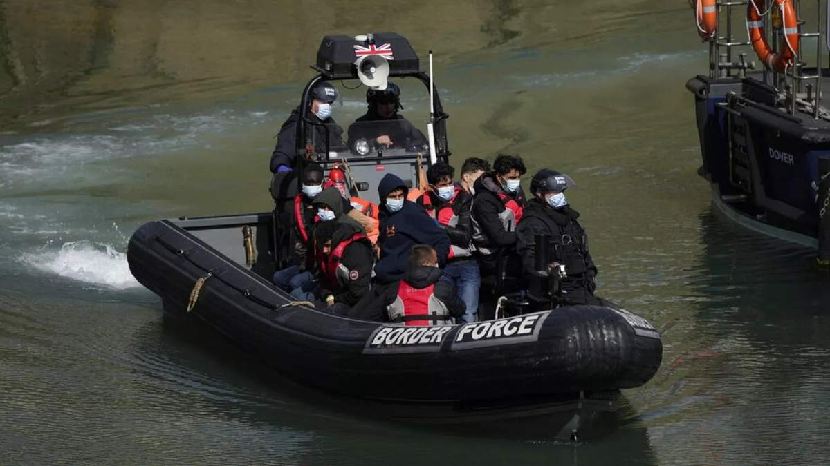 Francia y Reino Unido acuerdan un “proyecto piloto” de intercambio de migrantes