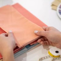 Sin máquina de coser y en minutos: transformá esos viejos retazos de tela en una coqueta panera