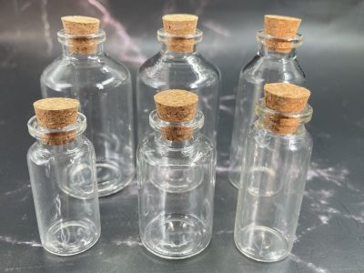 Si tenés frascos de vidrio pequeños, no los tires: creá este hermoso portafósforos, para ponerle onda a tu cocina
