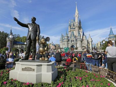 Disney demanda al gobernador de Florida; esto es lo que contestó el político