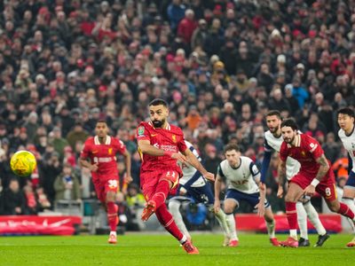Liverpool arrasa 4-0 a Tottenham y se enfrentará a Newcastle en final de la Copa de la Liga