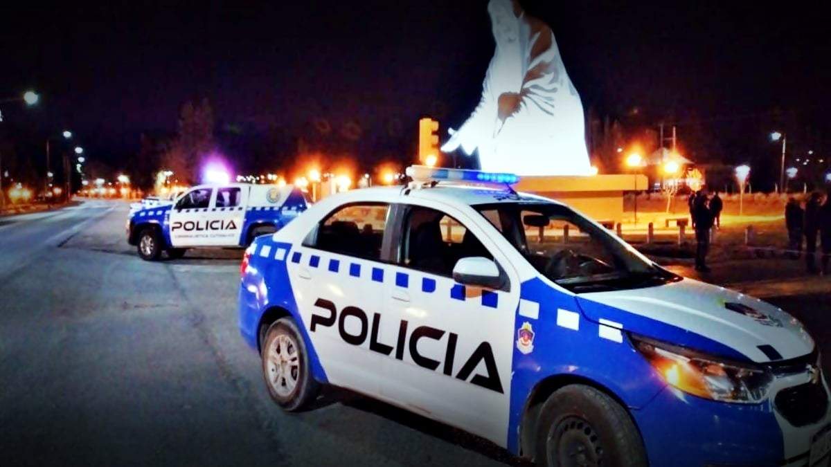 Un hombre tomó por la espalda al adolescente de 17 años y lo amenazó con robarle. Fuente: (Facebook)