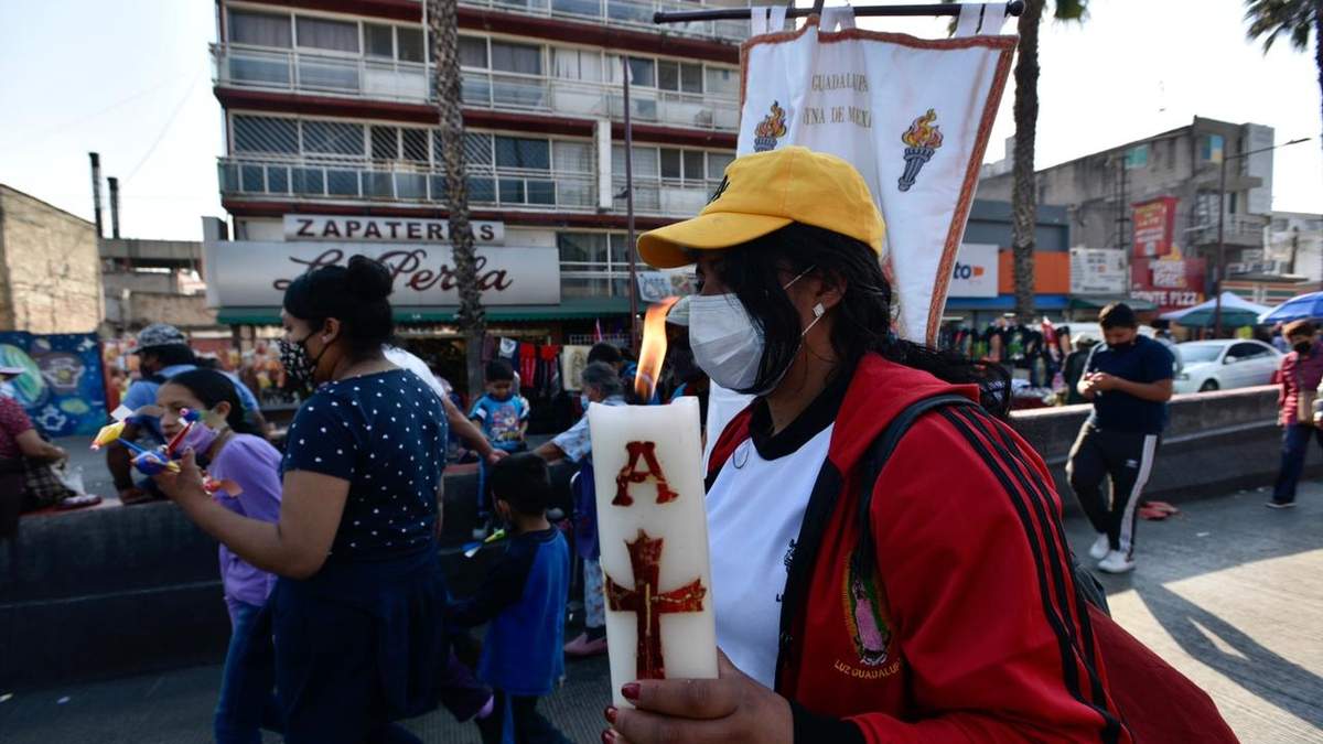 Peregrinos rumbo a la Basílica de Guadalupe