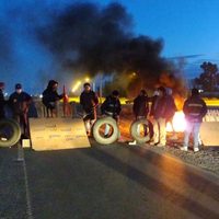 Otro corte en Neuquén: un grupo de trabajadores bloqueó la ruta 7