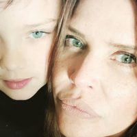 ¿Cambió de rubro? Nazarena Vélez quiso innovar y le cortó el cabello a su hijo. ¡Mirá el resultado!