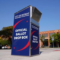 Tras los comicios, un juez pone en la mira al director del Servicio Postal de EU
