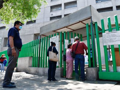 En caso de saturación, hospitales darán prioridad a jóvenes sobre adultos mayores