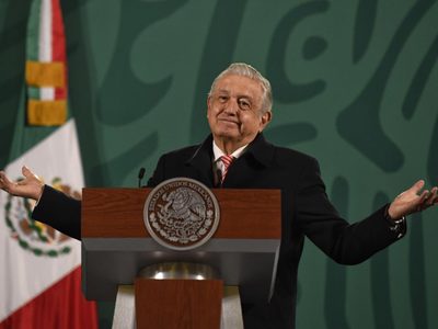 Esto le respondió AMLO a Lorenzo Córdova por el recorte presupuestal al INE
