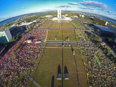 La mayoría de los ciudadanos de Brasil se identifica con la izquierda: la derecha retrocede