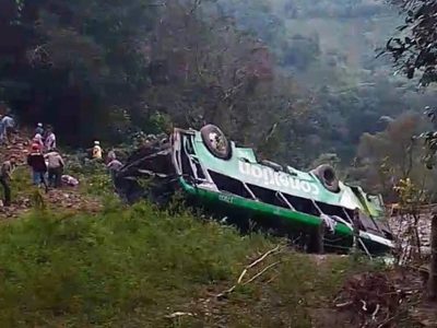 Se accidenta autobús de la línea Conexión al norte de Veracruz; hay ocho muertos