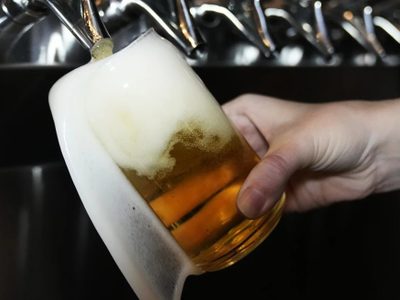 Las guerras comerciales de Trump amenazan a los cerveceros artesanales de EU