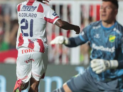 Unión goleó a Defensa y Justicia en Santa Fe y se recuperó