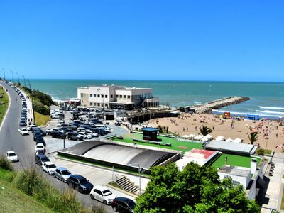 Veranito en Mar del Plata: playas repletas, sin barbijos y con distanciamiento social