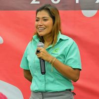 El gobierno reparte becas a estudiantes con el aguinaldo de trabajadores: directora del Cobacam