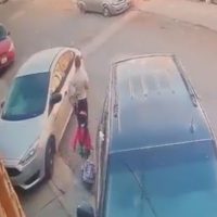 Sicario asesina a una policía frente a su hija de 5 años en Tijuana (Video)