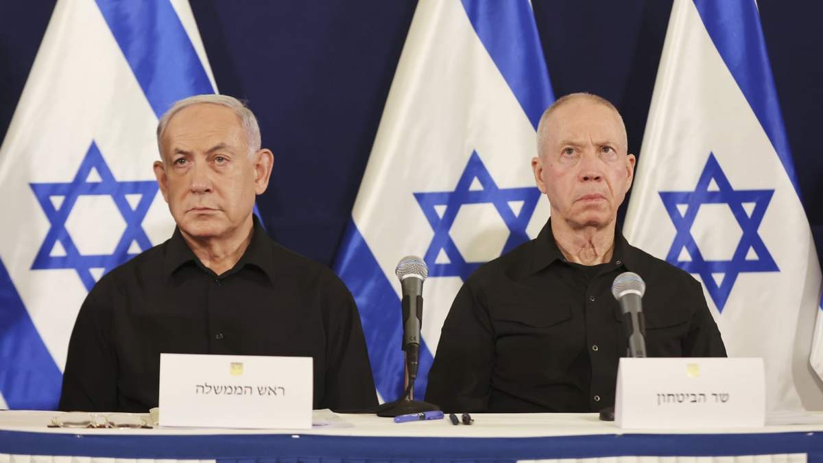 El primer ministro israelí Benjamin Netanyahu, izquierda, y el ministro de Defensa Yoav Gallant