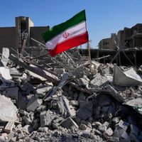 Vamos a perseguir, encontrar y matar a sus líderes; controlaremos Irán: Secretario de Guerra de EU