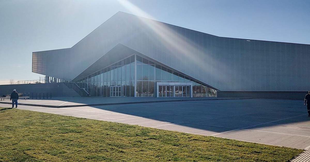 El espacio incluye cafetería, depósito, áreas de servicios y espacios para exposiciones al aire libre. Fuente: (Gobierno de Neuquén)