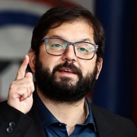Gabriel Boric condenó la violencia en el Día del Trabajador que dejó tres heridos de bala