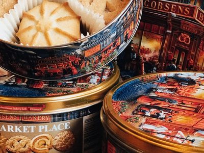 No tires las latas de galletas grandes: transformalas en esta original idea para mantener tu casa ordenada