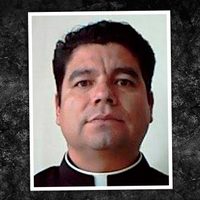 Sacerdote suspendido hace tres años por demanda de paternidad es detenido ahora por violar a menor