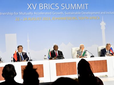 Trump desafía a los BRICS y se lanza contra propuesta de una moneda común
