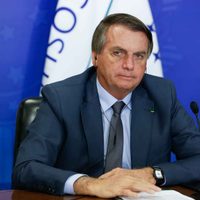 El presidente Jair Bolsonaro fue hospitalizado de emergencia en Brasilia