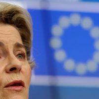 Líderes de UE pactan avanzar en certificado de vacunación
