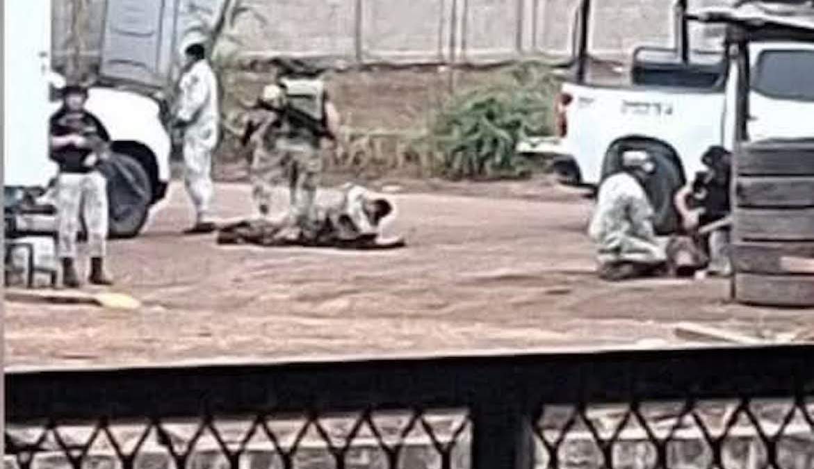 Imagen que circuló en redes sociales del cuartel en el que ocurrió el tiroteo