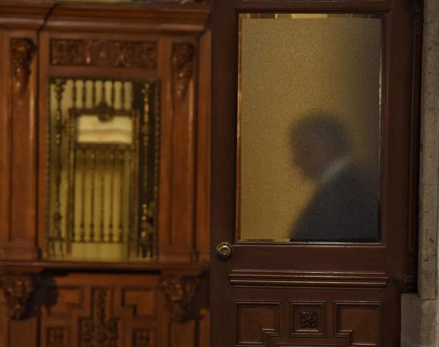 El presidente en el momento de ingresar a la conferencia mañanera