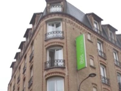 Detienen a joven estadunidense sospechosa de lanzar a bebé recién nacido por la ventana de un hotel