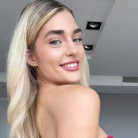 Detalles exclusivos y trendy: así es la bikini con la que Marta Fort lidera el verano 2025