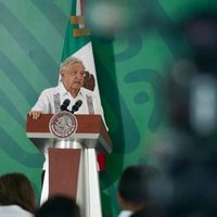 Sanciones del INE a Sheinbaum violan la libertad de expresión: AMLO