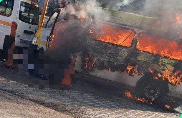 Unidad del transporte público de Chilpancingo quemada el 7 de agosto de 2023
