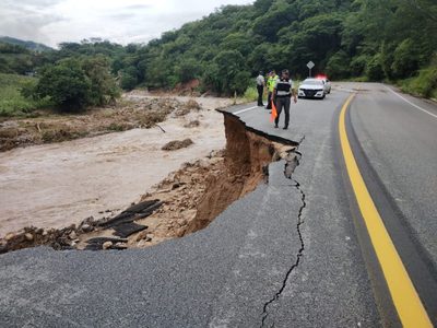 Guardia Nacional aplica Plan GN-A y trabaja para liberar vialidades obstruidas por deslaves