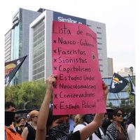 Jóvenes marchan en CDMX contra la violencia; policías les impiden llegar al Zócalo