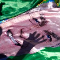 Jair Bolsonaro supera con éxito su cirugía y apoya la candidatura presidencial de su hijo