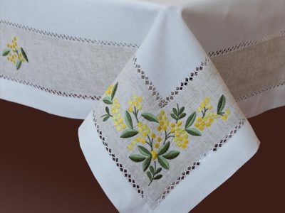 Si heredaste el mantel de tu abuela, estás de suerte: vuelven los bordados a la decoración