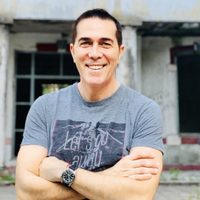 Rodolfo Barili ostentó su espectacular piscina en un romántico momento