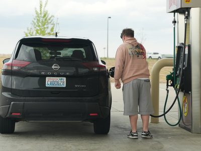 La gasolina en EU cuesta 50 por ciento más que antes de la guerra con Irán